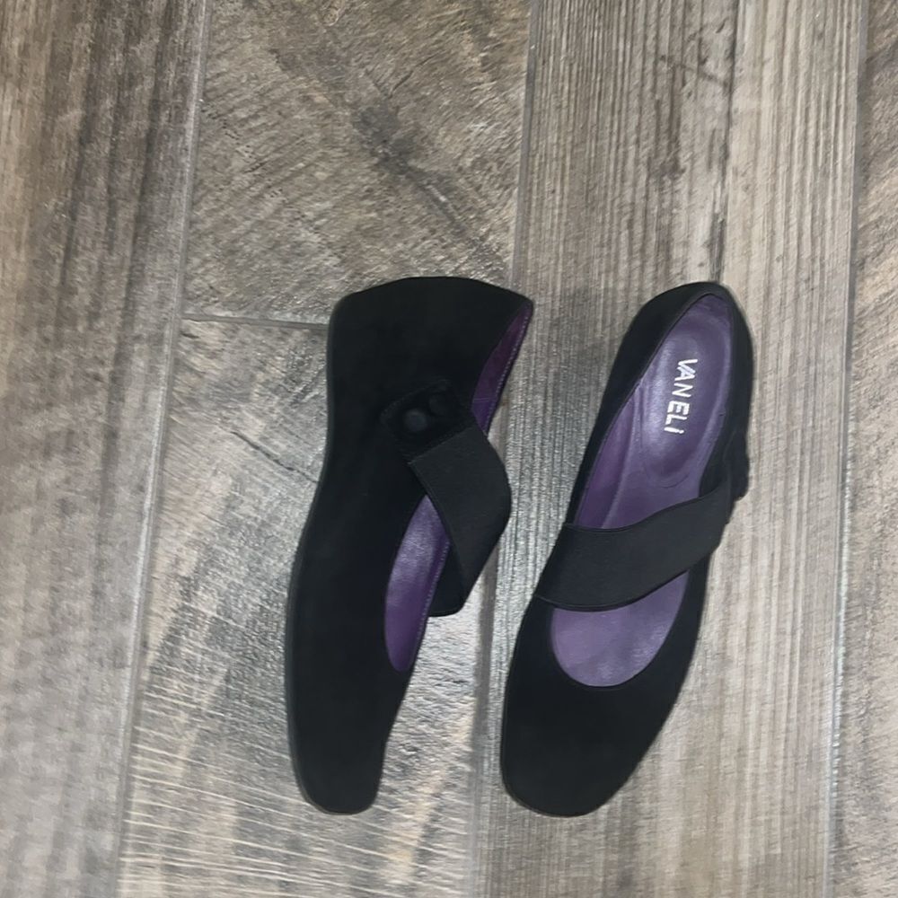 VanEli black suede leather 1” wedge